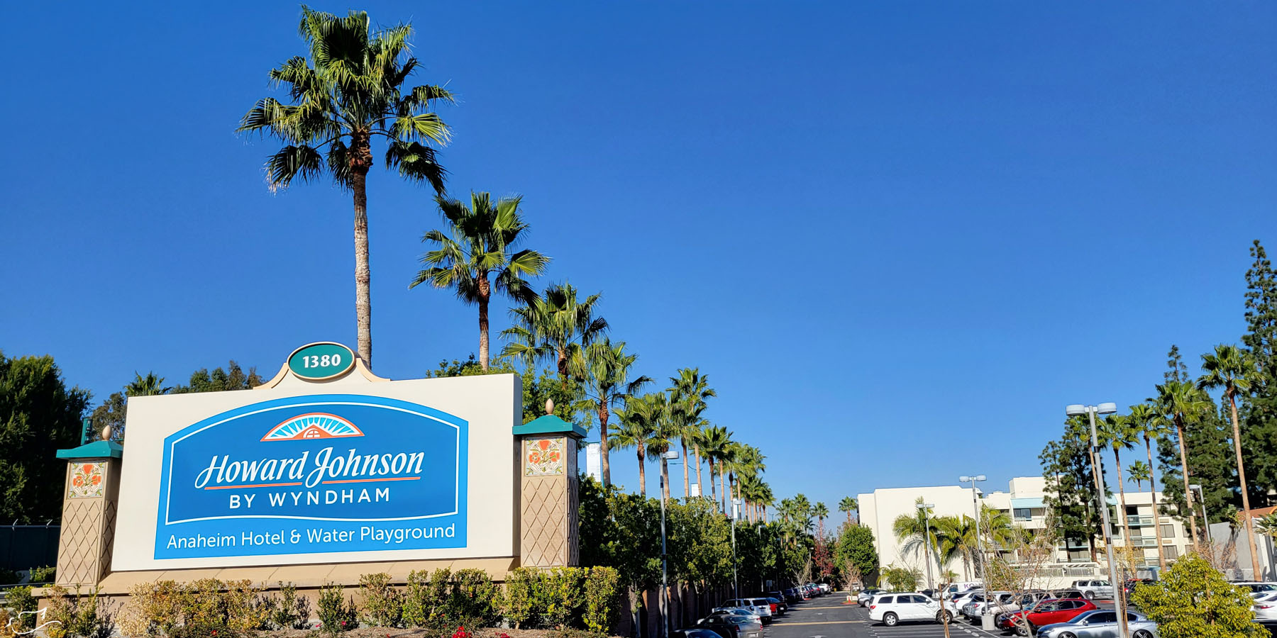 Howard Johnson Anaheim discount - near Disneyland 